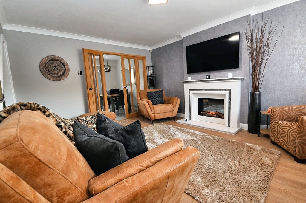 Property photo 3 of 33