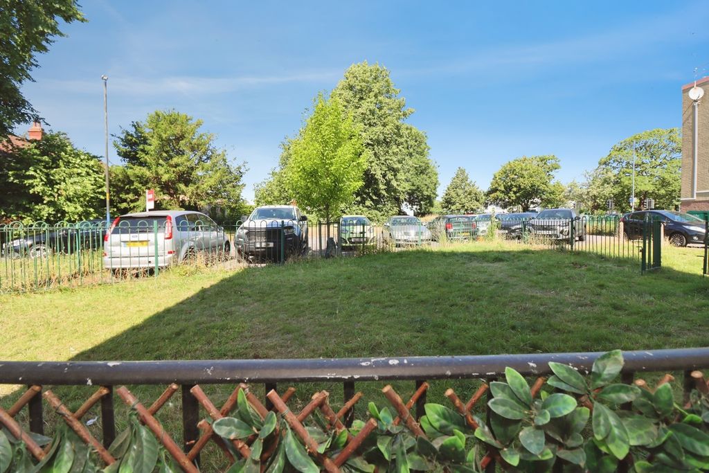Property photo 1 of 18 Pbox-Img.Jpg