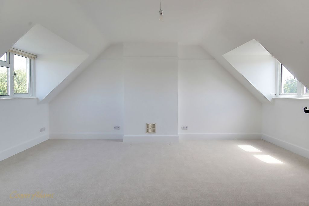 Property photo 3 of 12 Bedroom 1