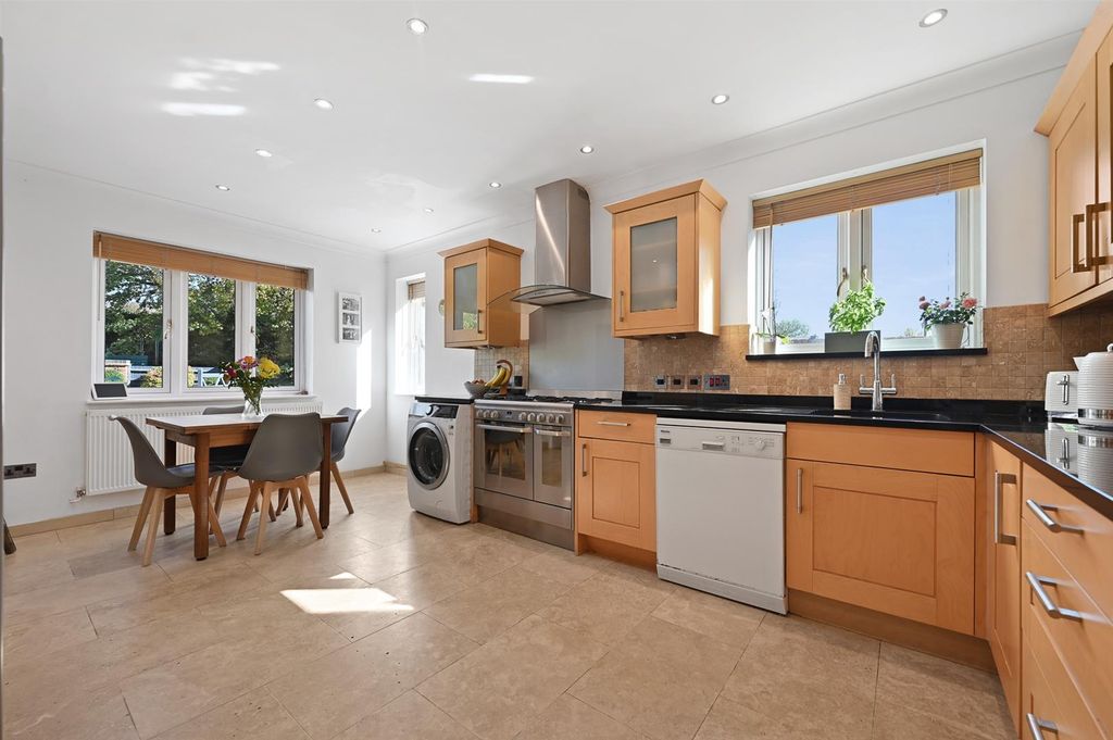 Property photo 3 of 10 Kitchen.Jpg