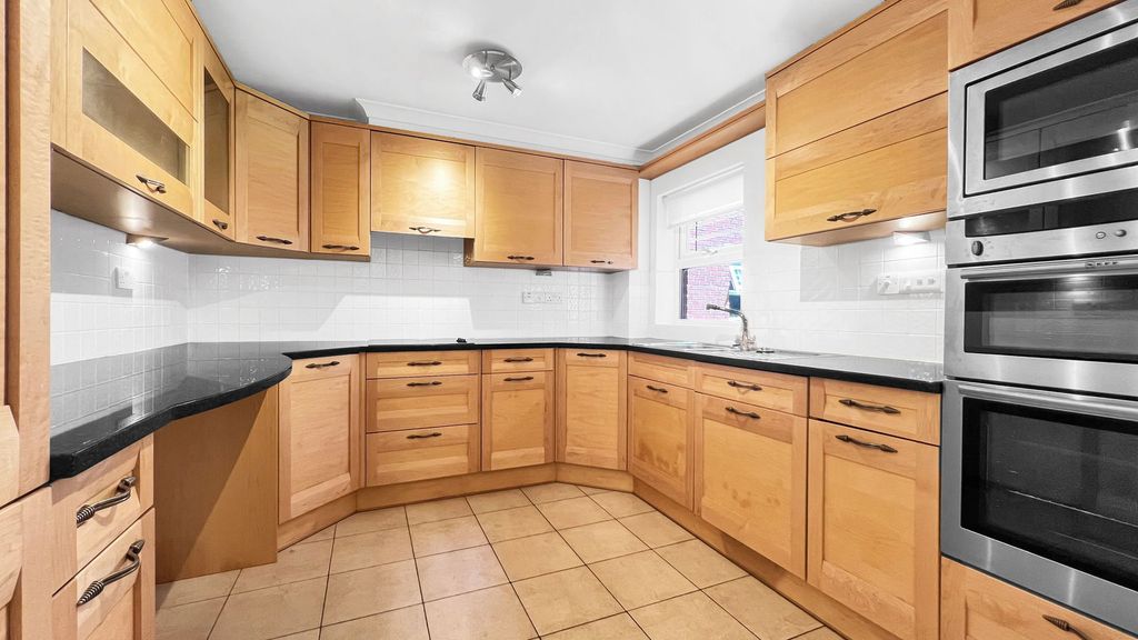Property photo 3 of 32