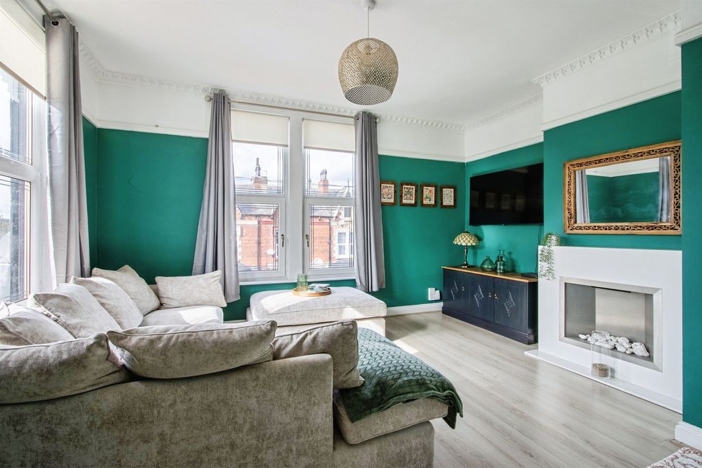 Property photo 2 of 13