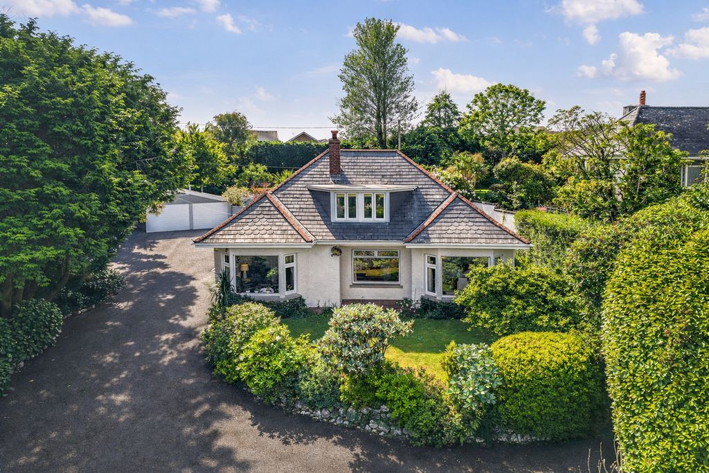 Property photo 2 of 18