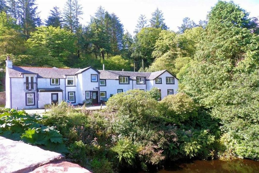 Property photo 1 of 9