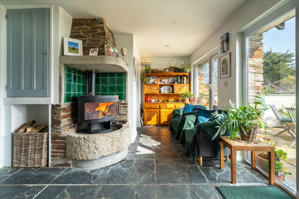 Property photo 2 of 33 Image