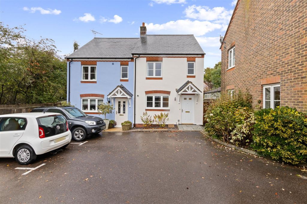 Property photo 1 of 10 Front