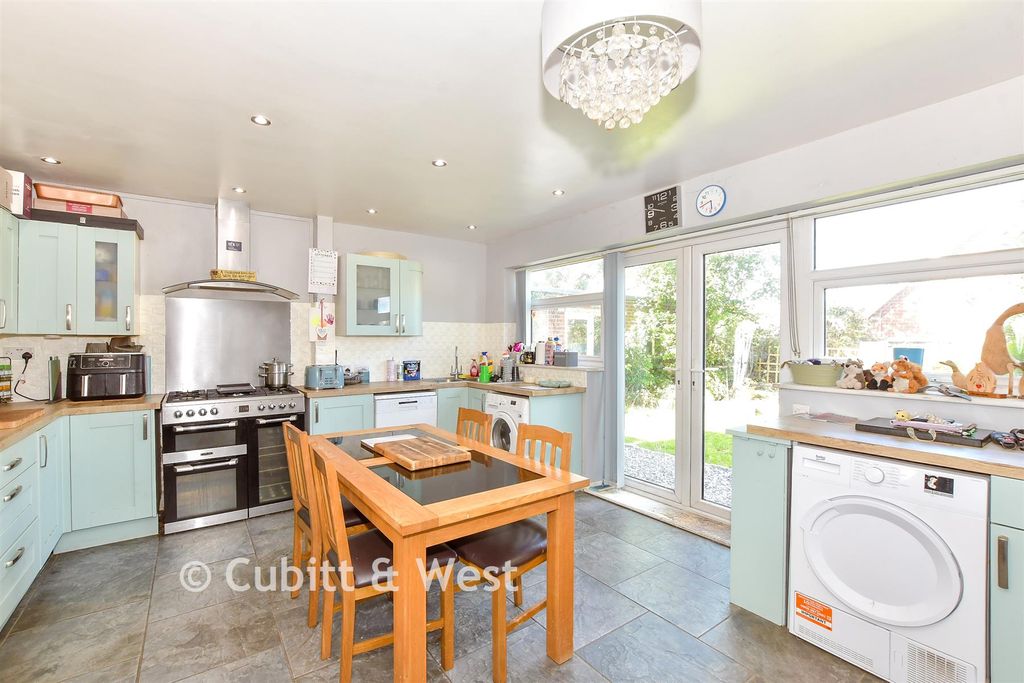 Property photo 2 of 12 Kitchen/Breakfast Room