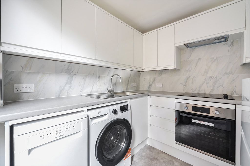 Property photo 3 of 11 Kitchen