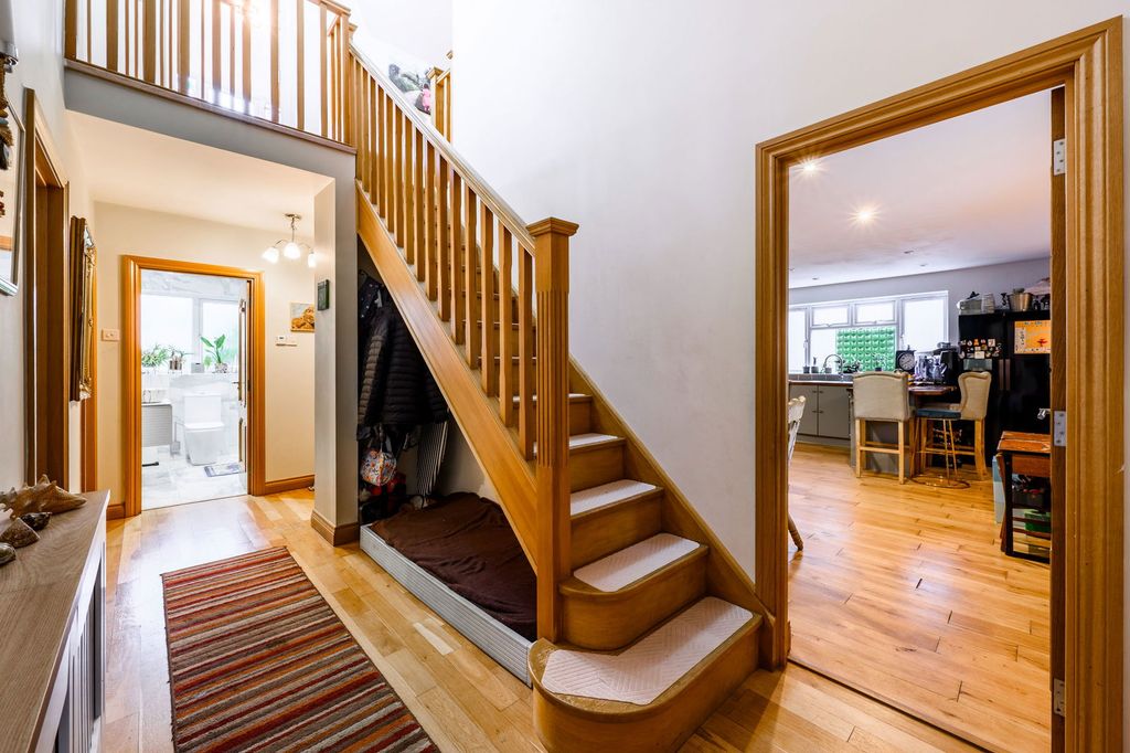 Property photo 2 of 30