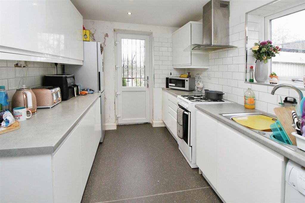 Property photo 2 of 14 Kitchen