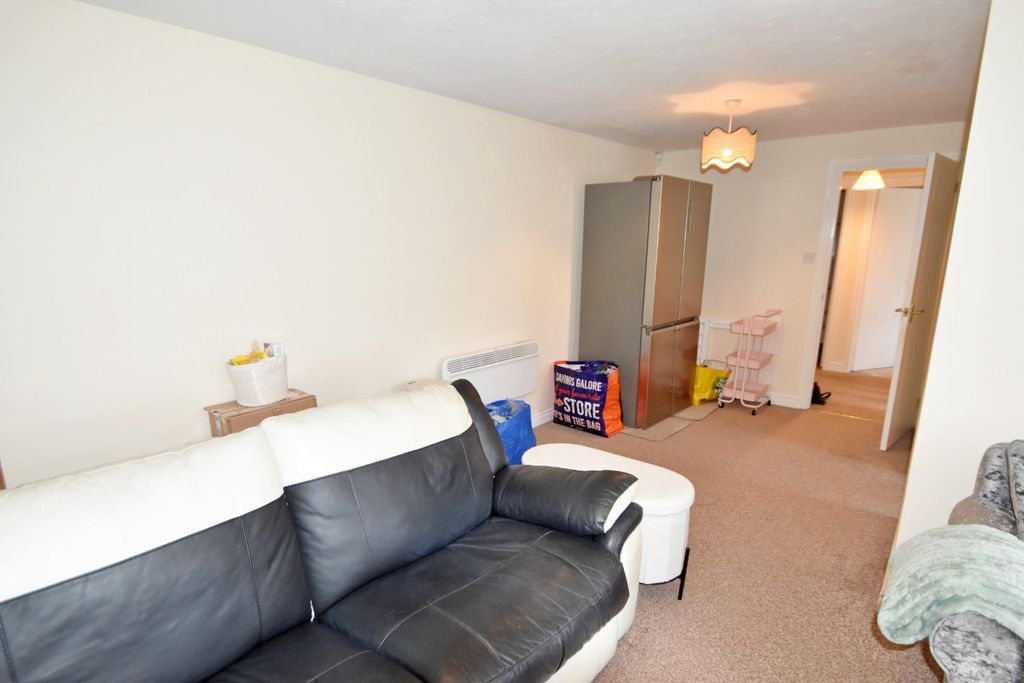 Property photo 3 of 8