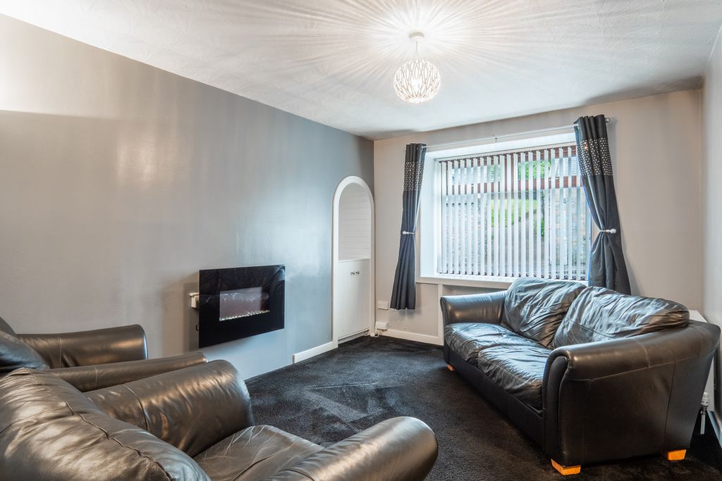 Property photo 2 of 33