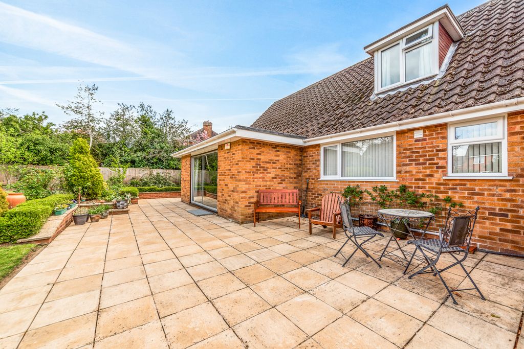 Additional image 18 of 3 bed detached bungalow for saleLichfield Avenue, Evesham WR11