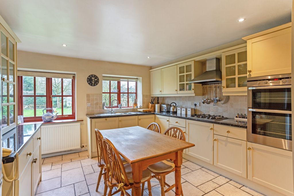 Property photo 2 of 23