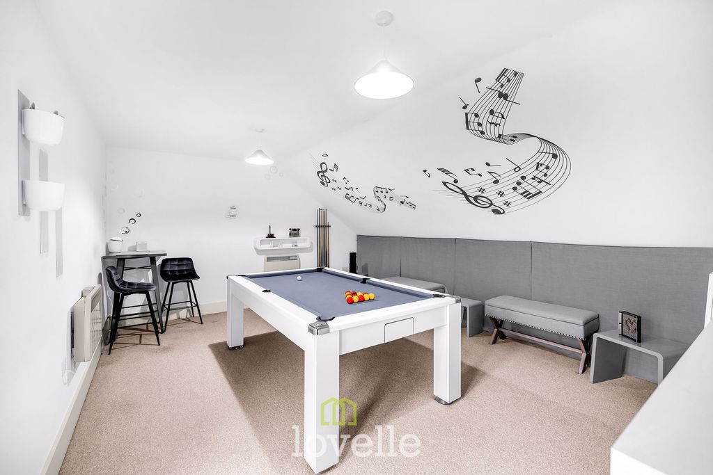 Property photo 3 of 49