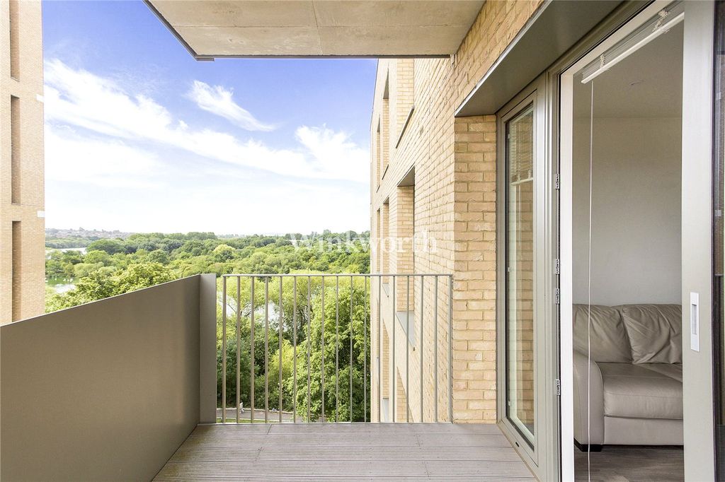 Property photo 3 of 7 Balcony