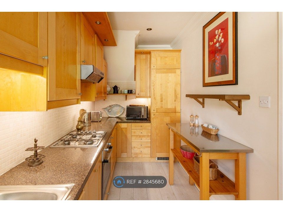 Property photo 2 of 9 Kitchen