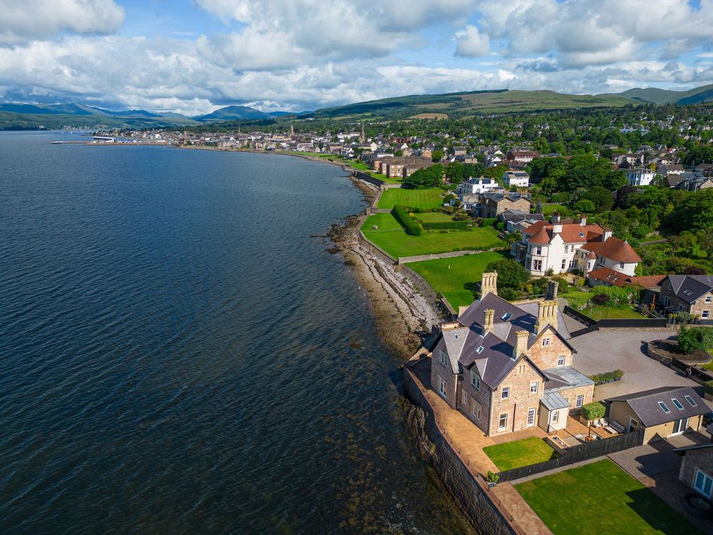 Property photo 2 of 43