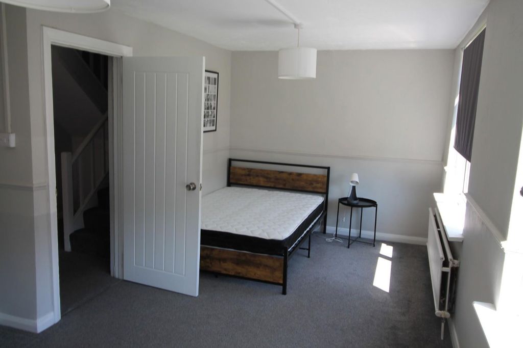 Property photo 2 of 6 Bed 1.Jpg