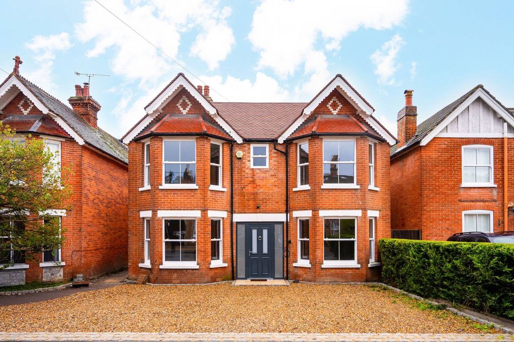 Property photo 2 of 31