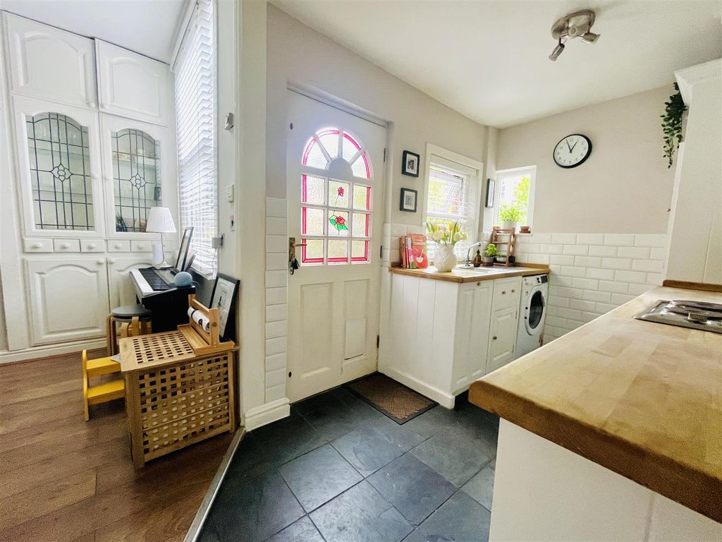 Property photo 3 of 25 Kitchen