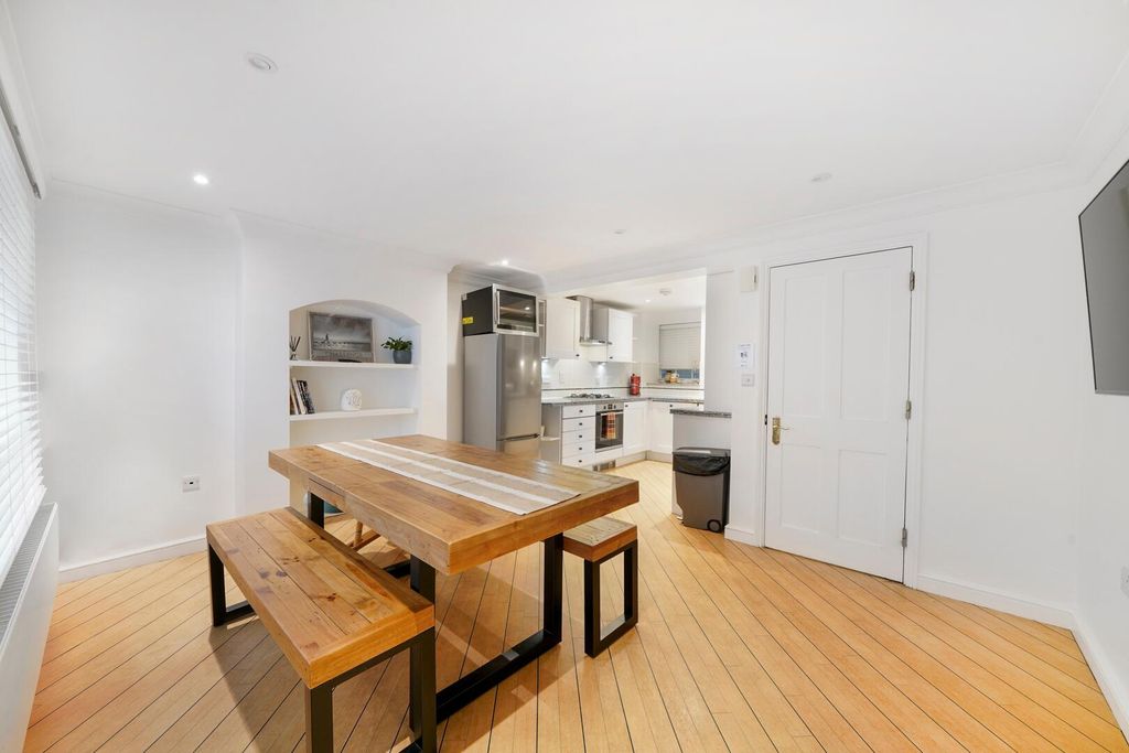 Property photo 2 of 17 17 Gillingham Street - Knrlihsdce5D5Lmzwxzb.Jpg