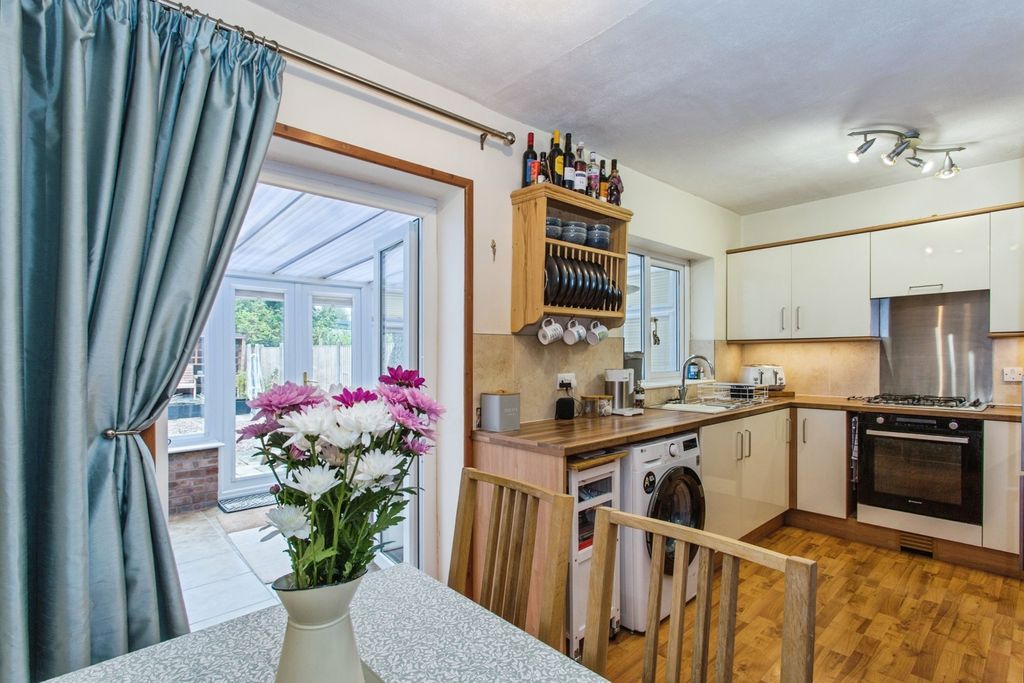 Property photo 3 of 18 Dining Kitchen
