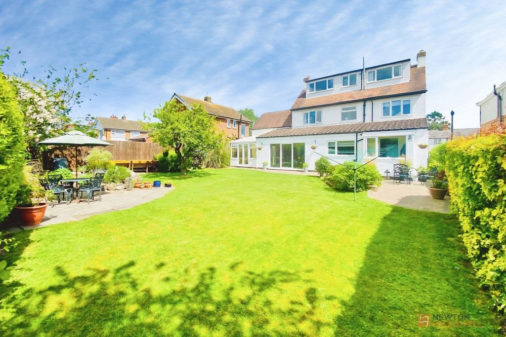 Property photo 2 of 31