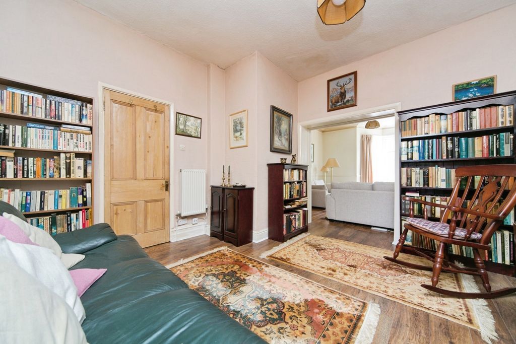 Property photo 3 of 17 Sitting Room