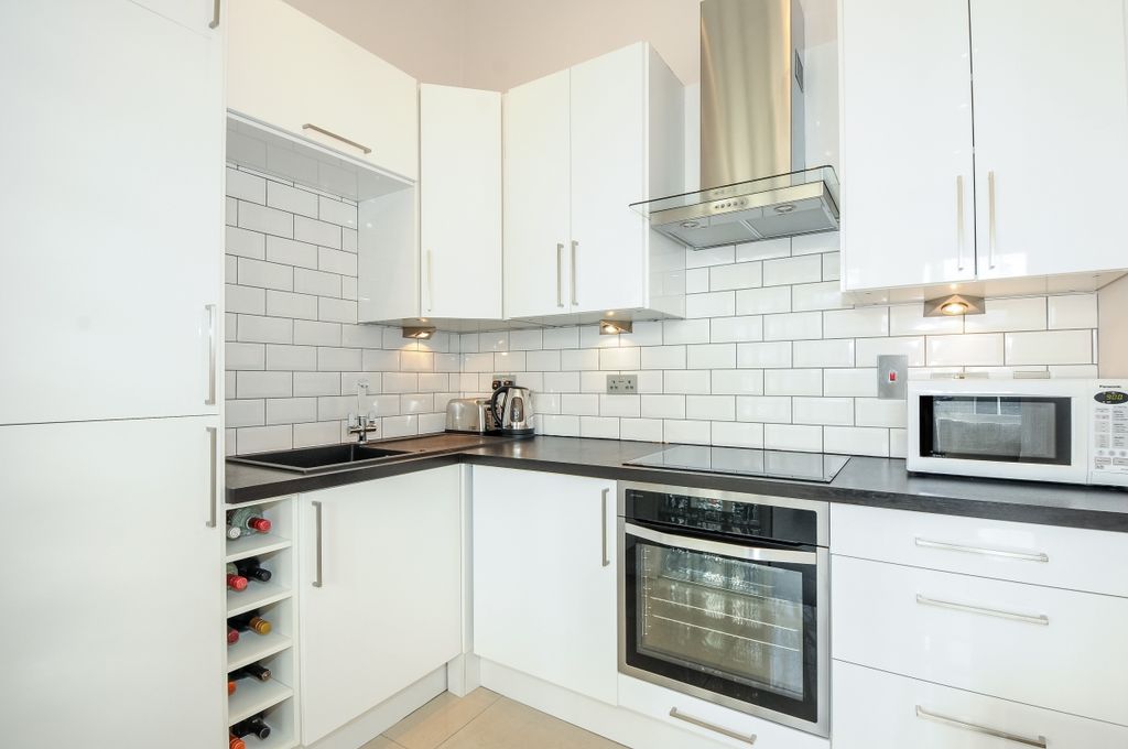 Property photo 2 of 5 Kitchen