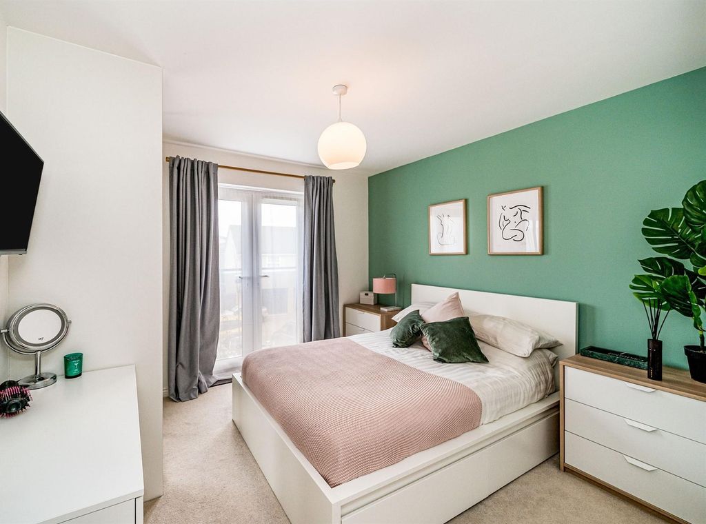 Property photo 2 of 10 Bedroom 1