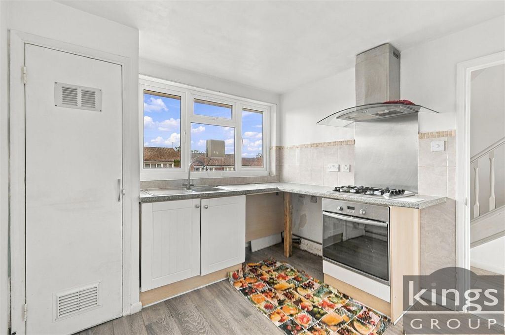 Property photo 3 of 18 Kitchen