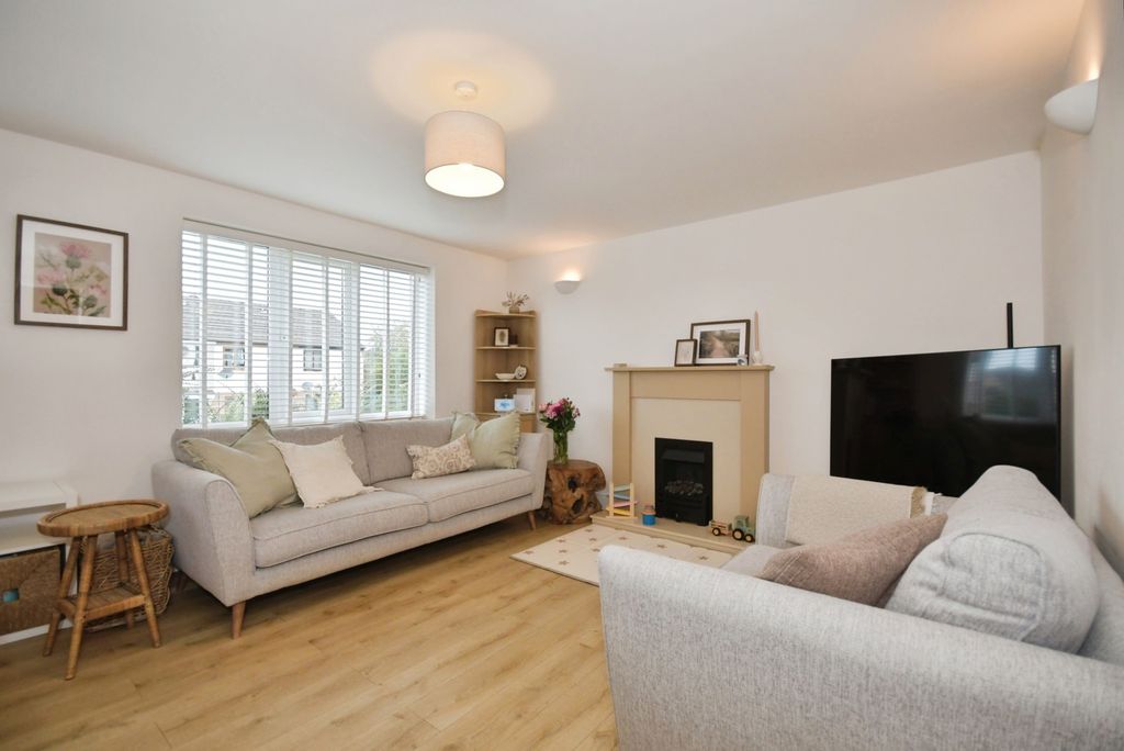 Property photo 3 of 25 Pbox-Img.Jpg