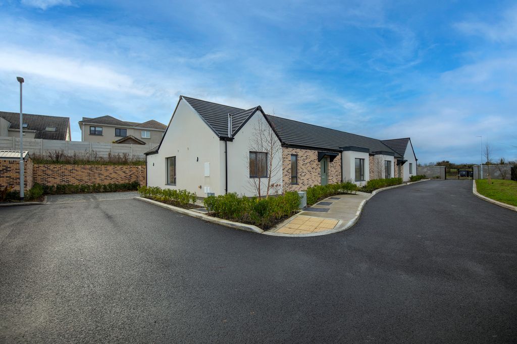 Property photo 2 of 21