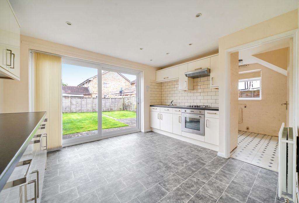 Property photo 3 of 13 1365694-18-68Ecfc...