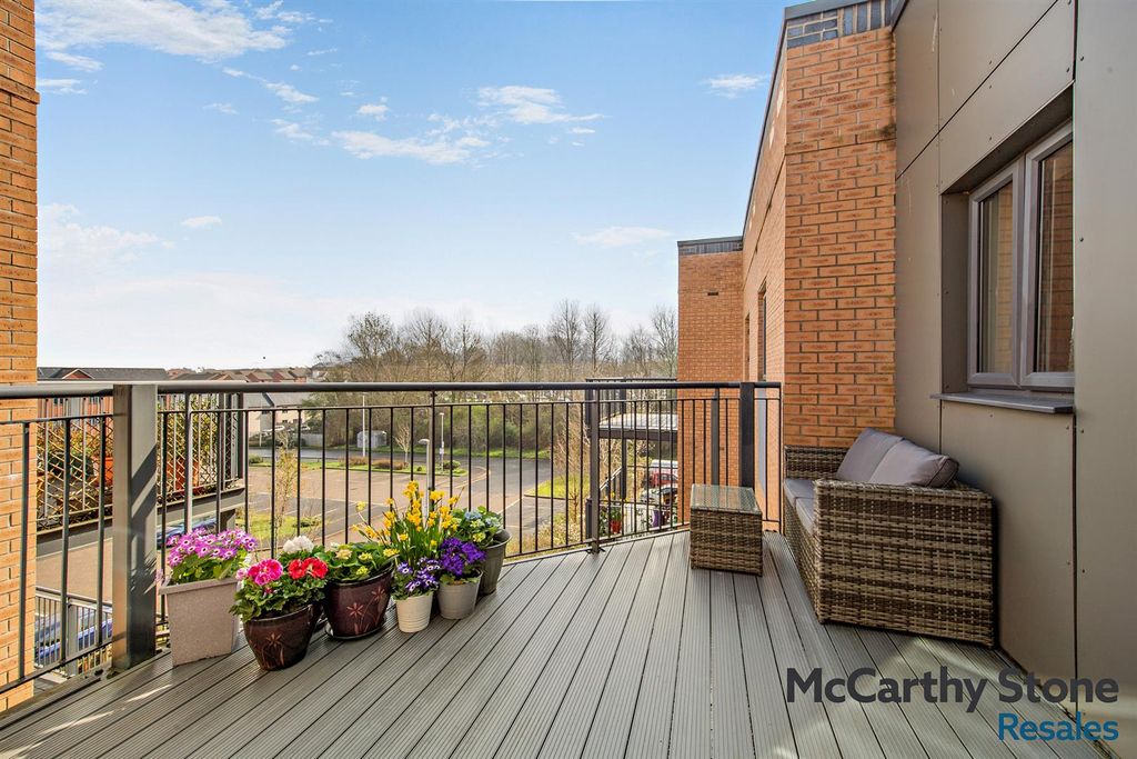 Property photo 2 of 22 Balcony