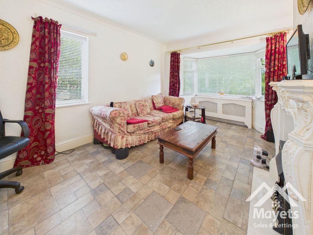 Property photo 2 of 27