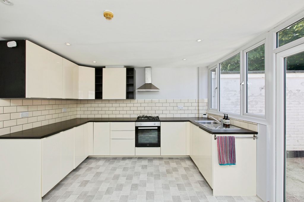 Property photo 3 of 15 Kitchen