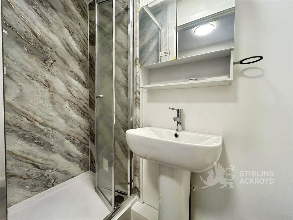 Property photo 2 of 7 Ensuite