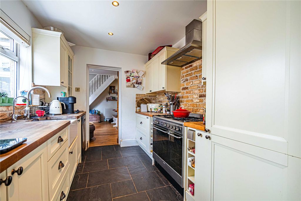 Property photo 2 of 17 Picture No. 12