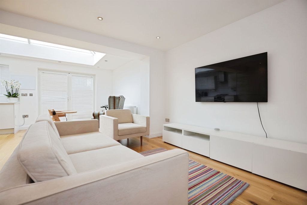 Property photo 3 of 17