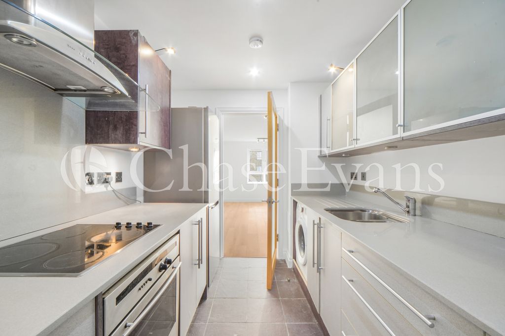 Property photo 3 of 17 Kitchen