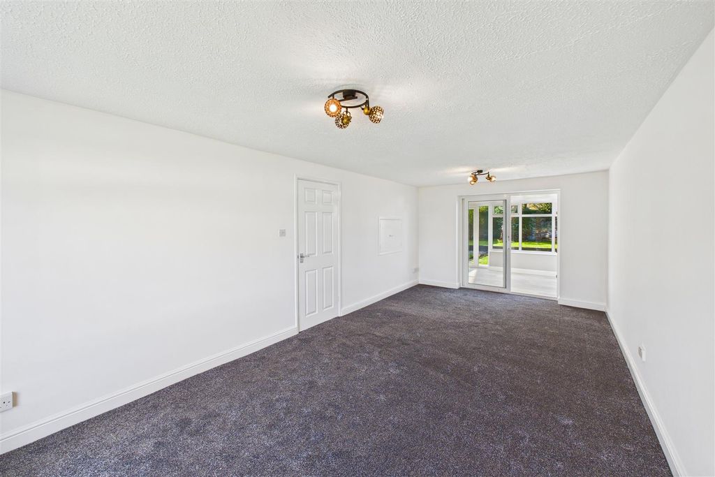 Property photo 2 of 21 Lounge