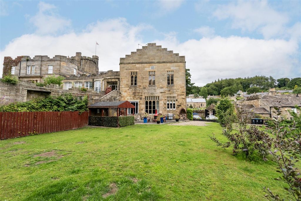 Property photo 1 of 11 External