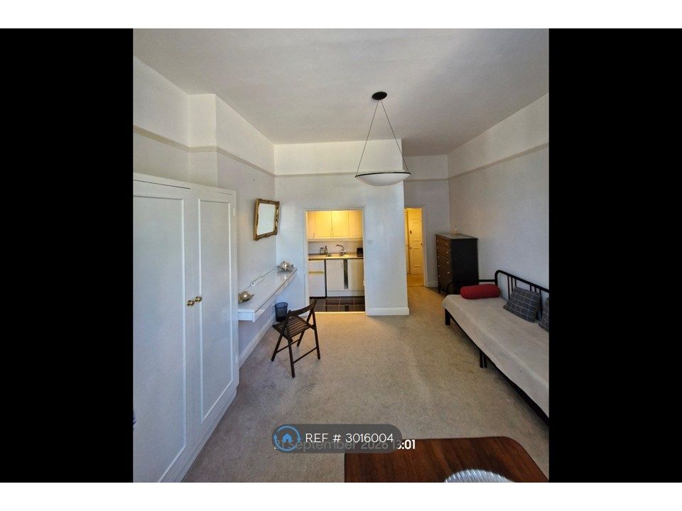 Property photo 1 of 9 Tall Ceilings Offering A Feeling Of Space