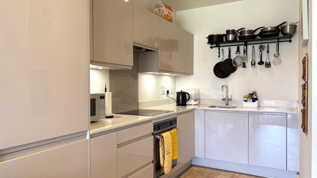 Property photo 2 of 9 Blair Street, E14 For Sale 1 Bedroom, Flat By Barr