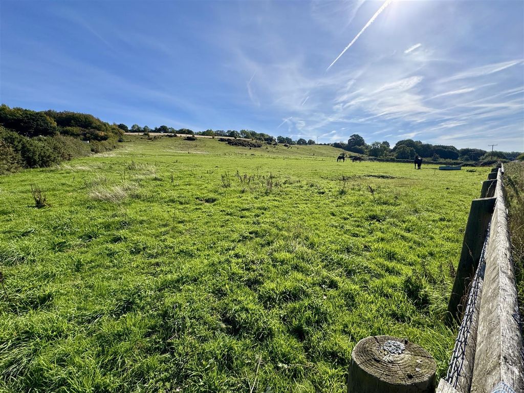 Property photo 3 of 4