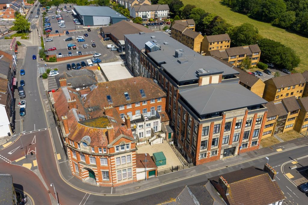 Property photo 1 of 12