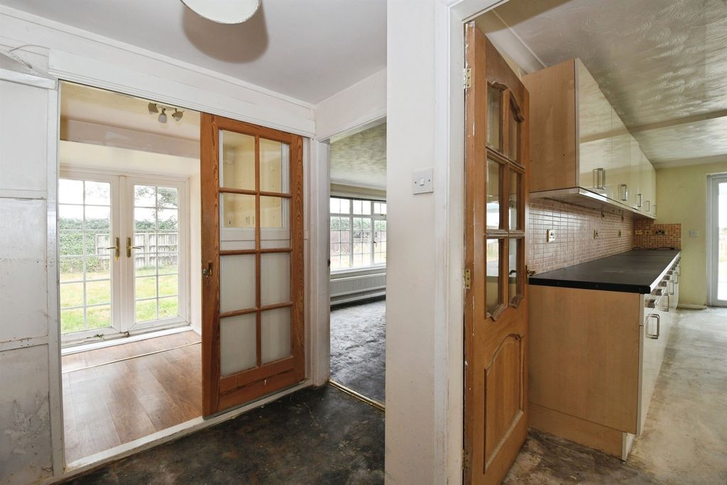 Property photo 2 of 20