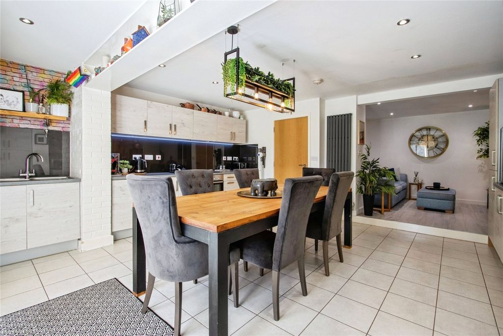 Property photo 3 of 28 Kitchen/Diner
